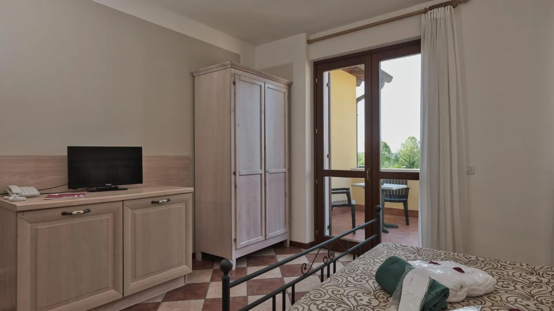 Apartment In Peschiera Del Garda 22083