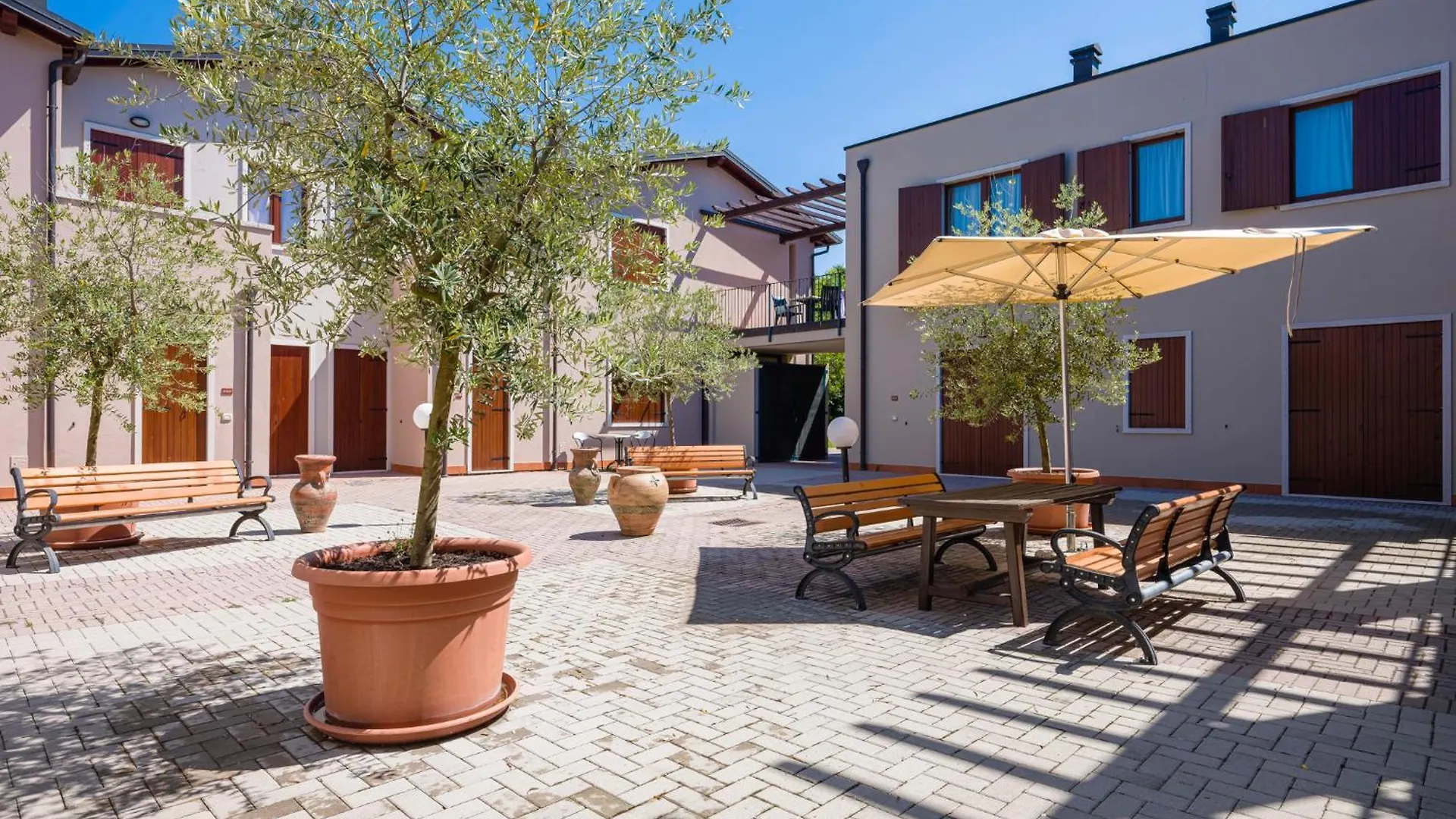 Apartment In Peschiera Del Garda 22083